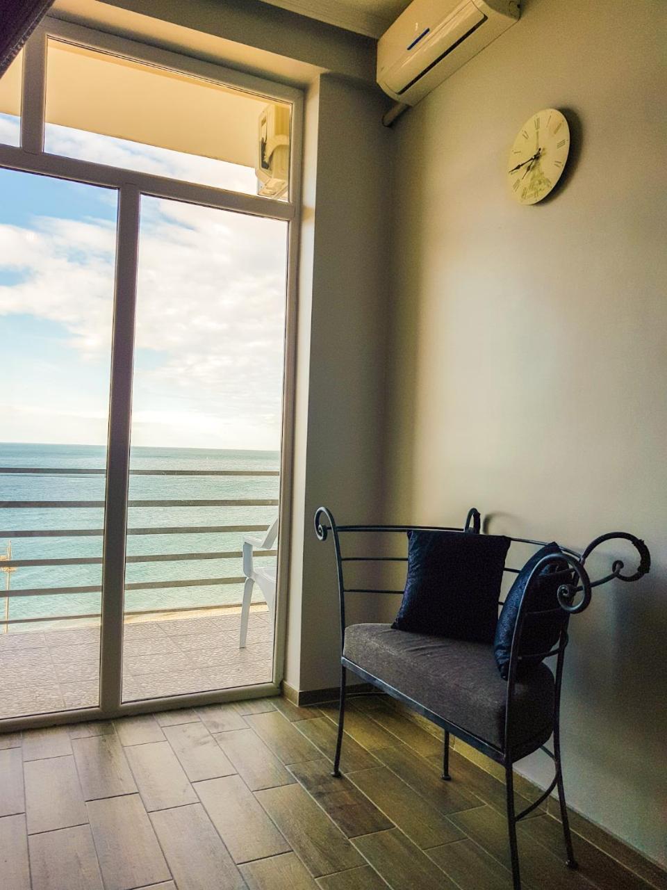 Hotel T Apartment Gonio Luaran gambar